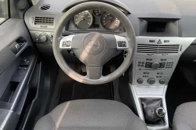 Opel Astra (2009) thumbnail 5