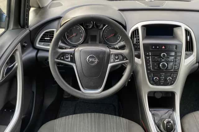 Opel Astra (2010) thumbnail 5
