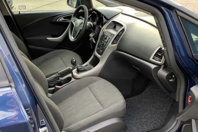 Opel Astra (2010) thumbnail 6