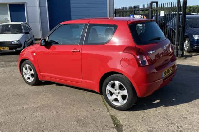Suzuki Swift (2009) thumbnail 2