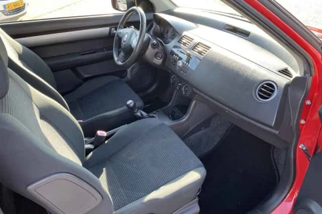 Suzuki Swift (2009) thumbnail 6
