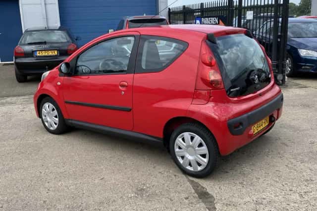 Peugeot 107 (2011) thumbnail 2