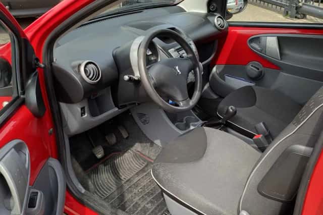 Peugeot 107 (2011) thumbnail 3