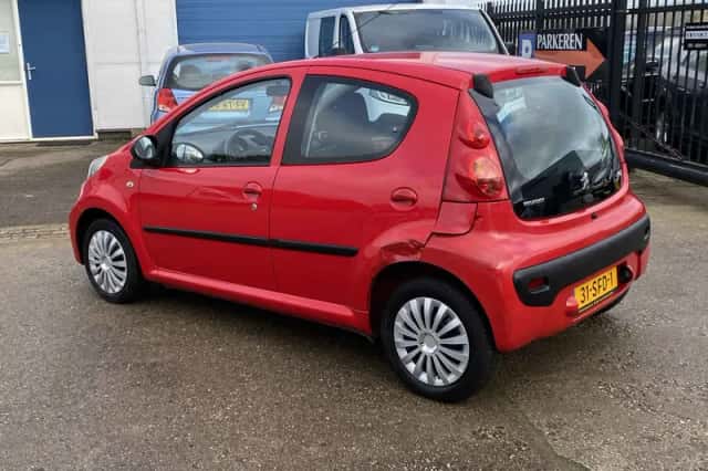 Peugeot 107 (2011) thumbnail 2
