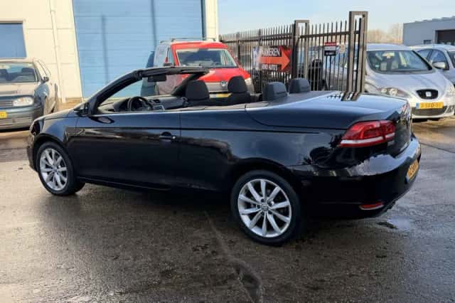 Volkswagen Eos (2011) thumbnail 2