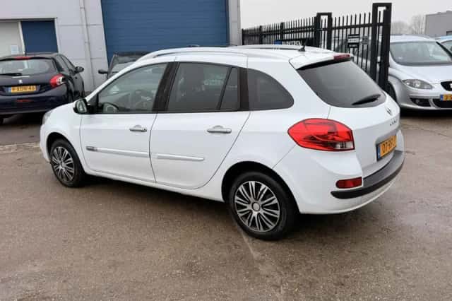 Renault Clio (2011) thumbnail 2