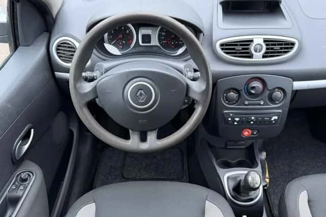 Renault Clio (2011) thumbnail 5