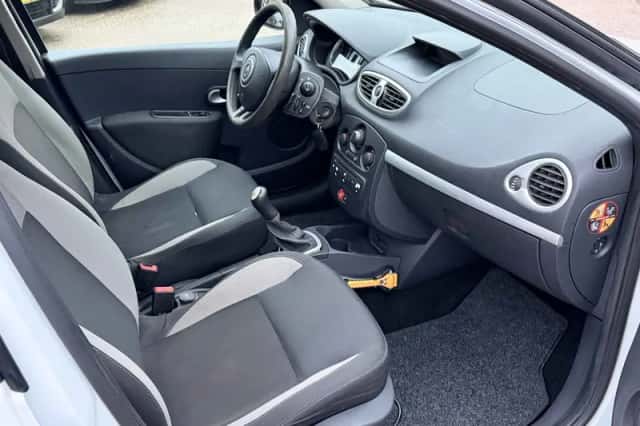 Renault Clio (2011) thumbnail 6