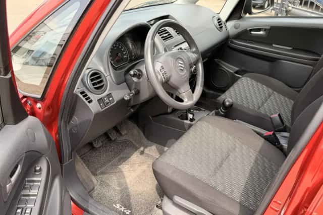 Suzuki SX4 (2008) thumbnail 3
