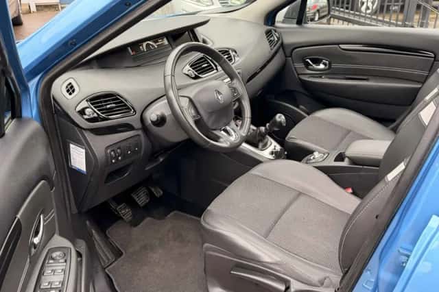 Renault Scénic (2014) thumbnail 3