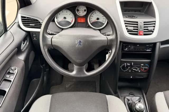 Peugeot 207 (2008) thumbnail 5