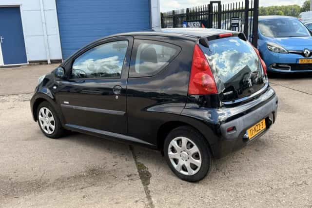 Peugeot 107 (2011) thumbnail 2