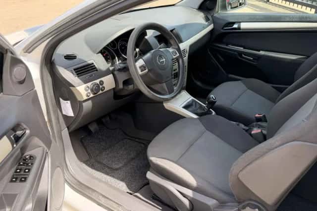 Opel Astra (2007) thumbnail 3