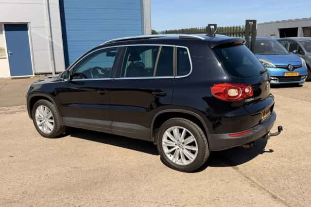 Volkswagen Tiguan (2008) thumbnail 2