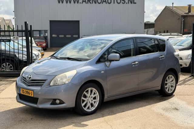 Toyota Verso (2012) thumbnail 1