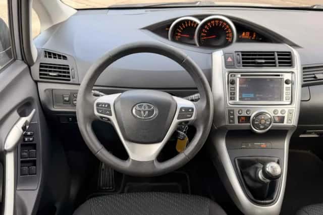 Toyota Verso (2012) thumbnail 5
