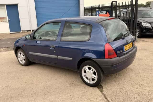 Renault Clio (2000) thumbnail 2