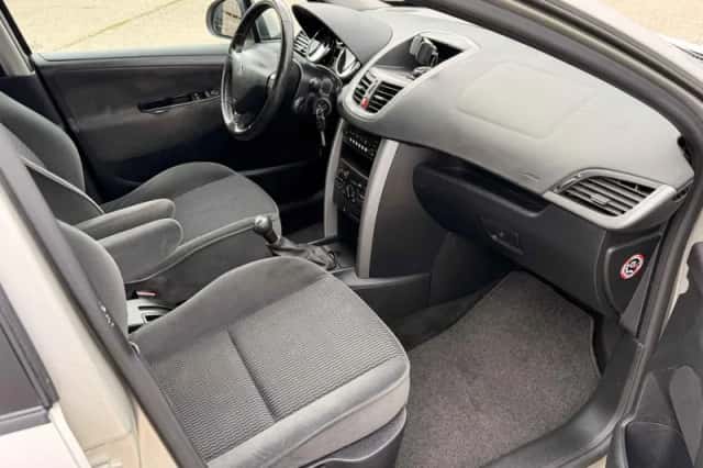 Peugeot 207 (2006) thumbnail 5