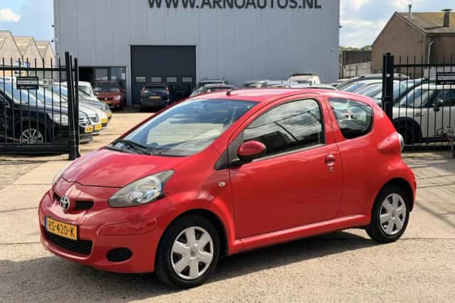 Toyota Aygo (2011) thumbnail 1