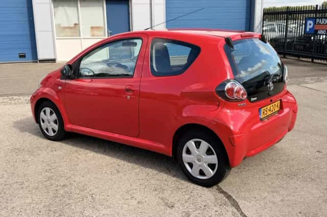 Toyota Aygo (2011) thumbnail 2