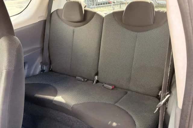 Toyota Aygo (2011) thumbnail 4