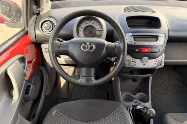 Toyota Aygo (2011) thumbnail 5