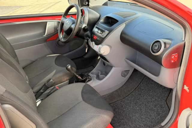 Toyota Aygo (2011) thumbnail 6