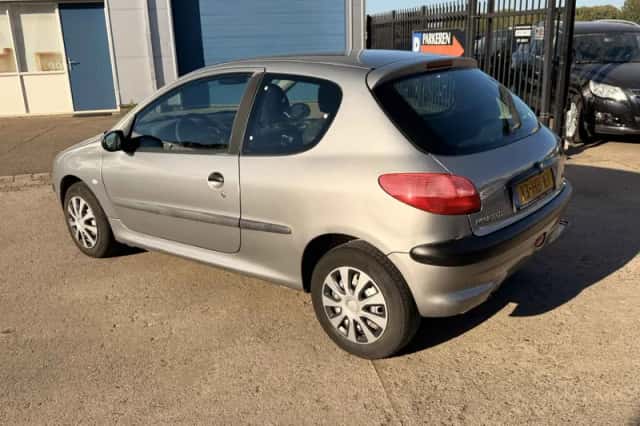 Peugeot 206 (2001) thumbnail 2