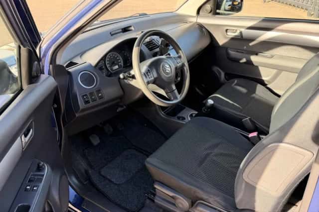 Suzuki Swift (2006) thumbnail 3