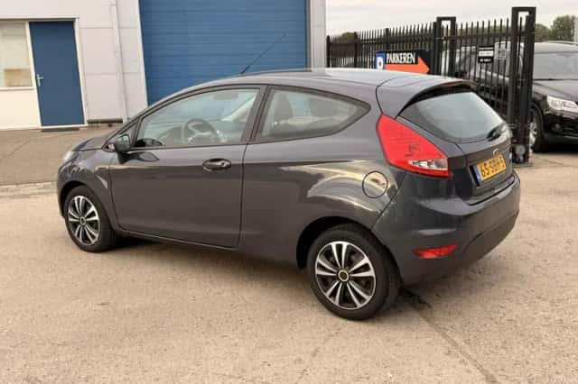 Ford Fiesta (2011) thumbnail 2