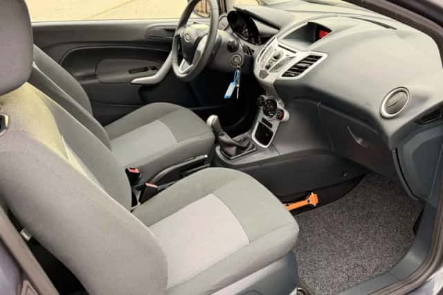 Ford Fiesta (2011) thumbnail 6
