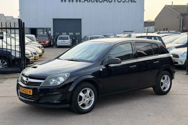 Opel Astra (2009) thumbnail 1