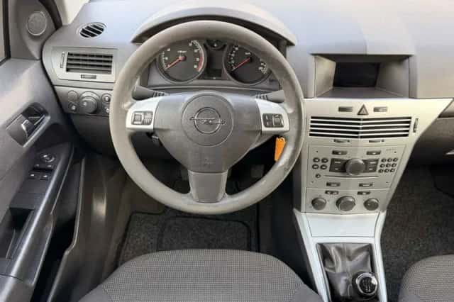 Opel Astra (2009) thumbnail 5