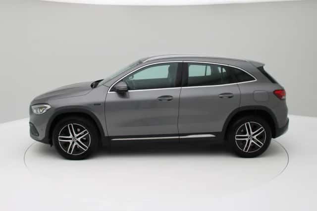 Mercedes-Benz GLA (2021) thumbnail 2