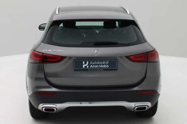 Mercedes-Benz GLA (2021) thumbnail 4