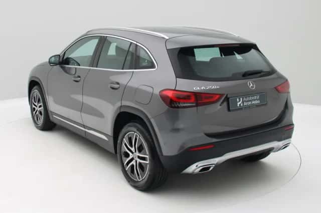 Mercedes-Benz GLA (2022) thumbnail 3