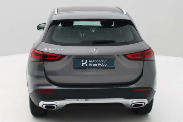 Mercedes-Benz GLA (2022) thumbnail 4