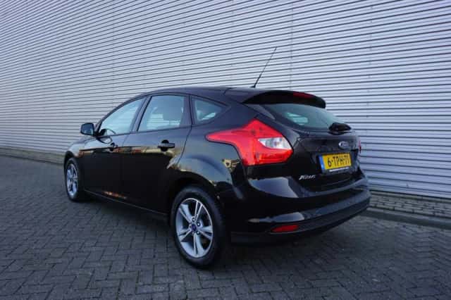 Ford Focus (2014) thumbnail 3