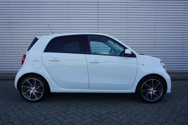 Smart ForFour (2017) thumbnail 5