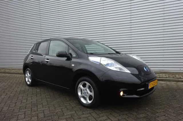 Nissan Leaf (2011) thumbnail 2