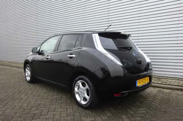 Nissan Leaf (2011) thumbnail 3