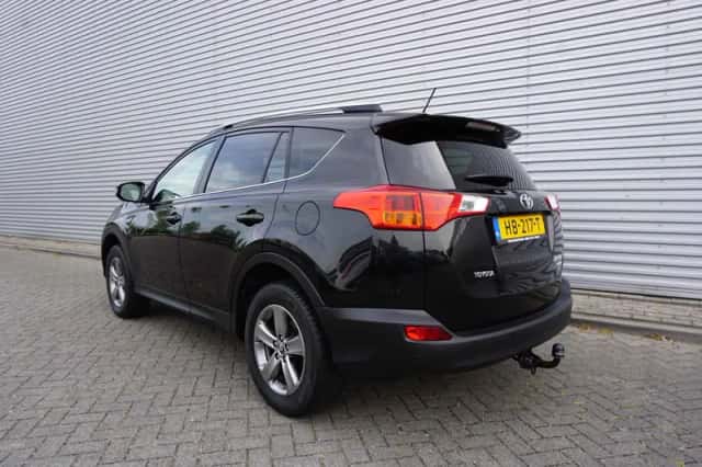 Toyota RAV4 (2015) thumbnail 3