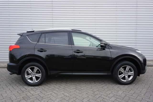 Toyota RAV4 (2015) thumbnail 5