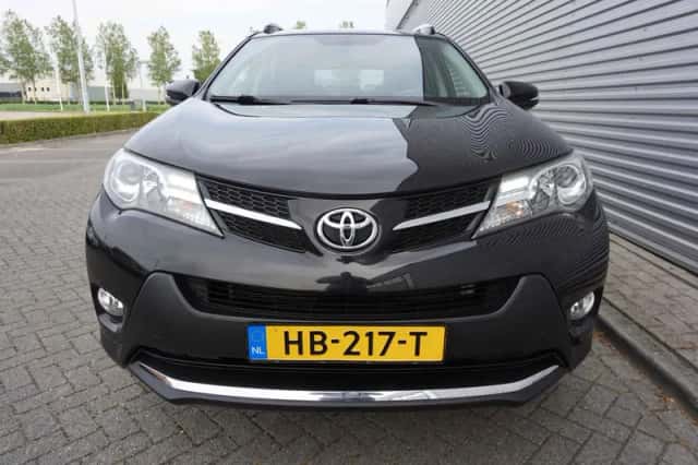 Toyota RAV4 (2015) thumbnail 6