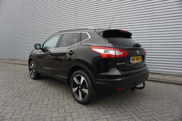 Nissan Qashqai (2017) thumbnail 3