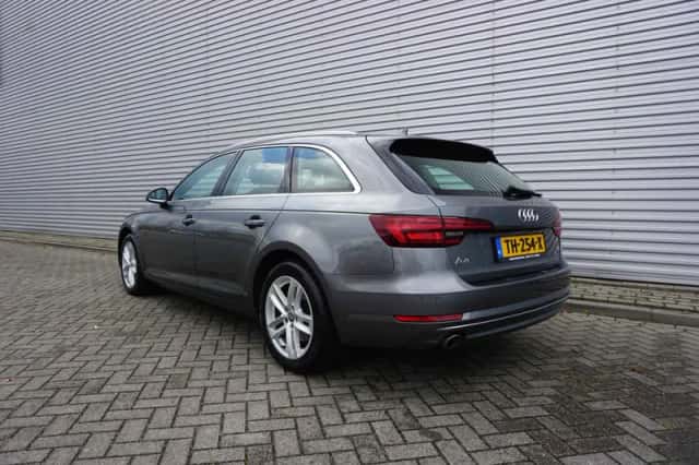 Audi A4 (2018) thumbnail 3