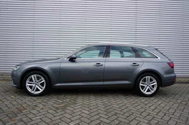 Audi A4 (2018) thumbnail 4
