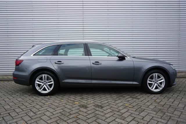 Audi A4 (2018) thumbnail 5