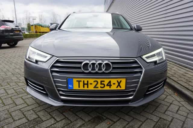 Audi A4 (2018) thumbnail 6