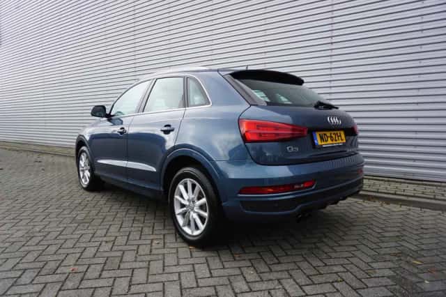Audi Q3 (2017) thumbnail 3